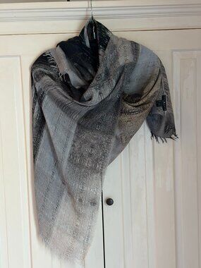 SUZI ROHER SCARF NWOT